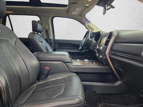 Used 2019 Ford Expedition Platinum image 18