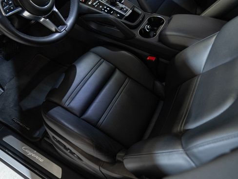 Certified 2023 Porsche Cayenne AWD/4WD image 13