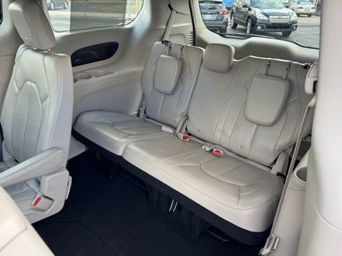 Used 2017 Chrysler Pacifica Touring-L Plus w/ Advanced Safetytec Group image 16