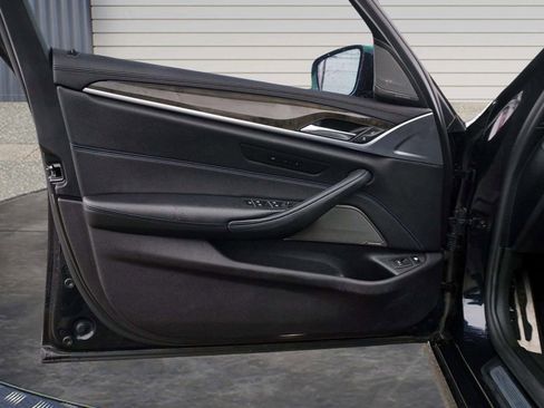 Used 2018 BMW 530e RWD image 15