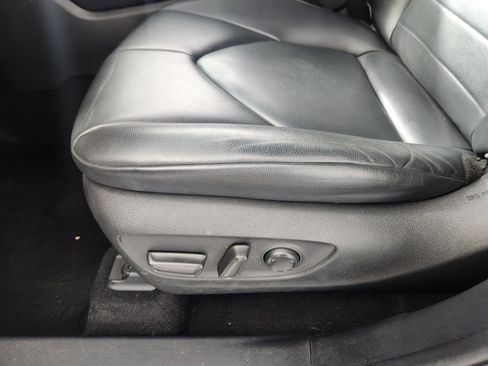 Used 2021 Toyota Highlander XLE image 12