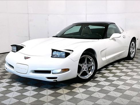 Used 2002 Chevrolet Corvette Coupe w/ Preferred Equipment Group2 image 2