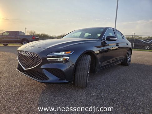 Used 2025 Genesis G70 2.5T image 3