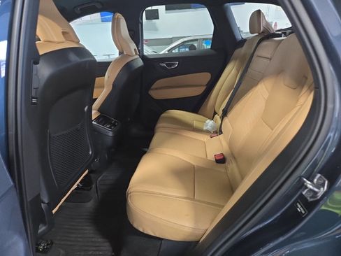 Used 2021 Volvo XC60 T5 Inscription image 3