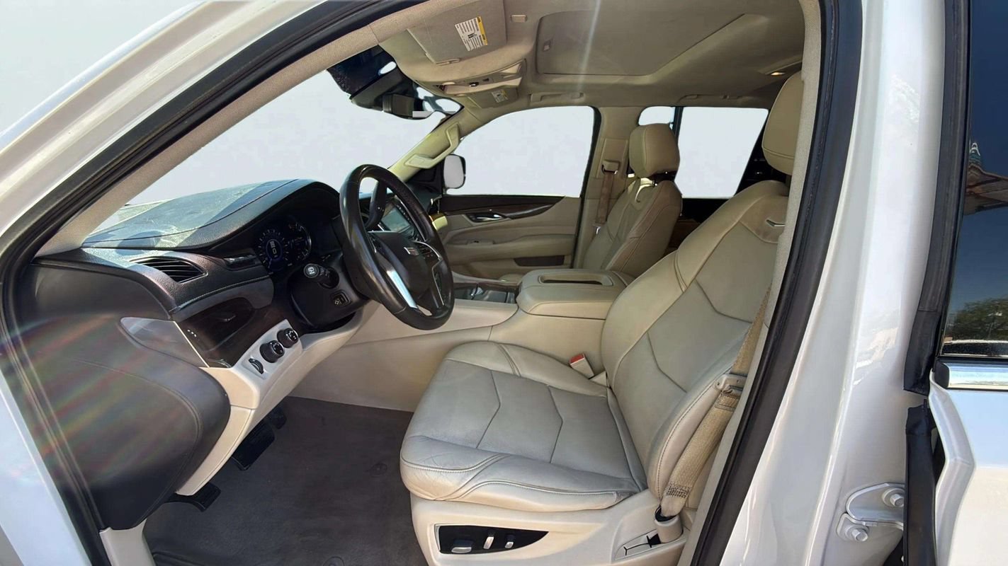 Used 2018 Cadillac Escalade Luxury AWD/4WD image 13