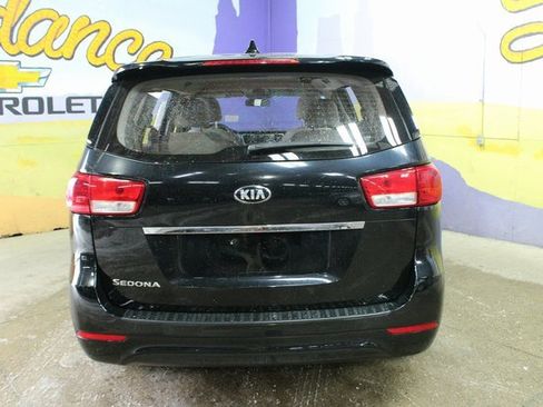 Used 2018 Kia Sedona L image 7