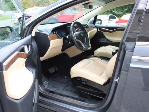 Used 2017 Tesla Model X 75D AWD/4WD image 23