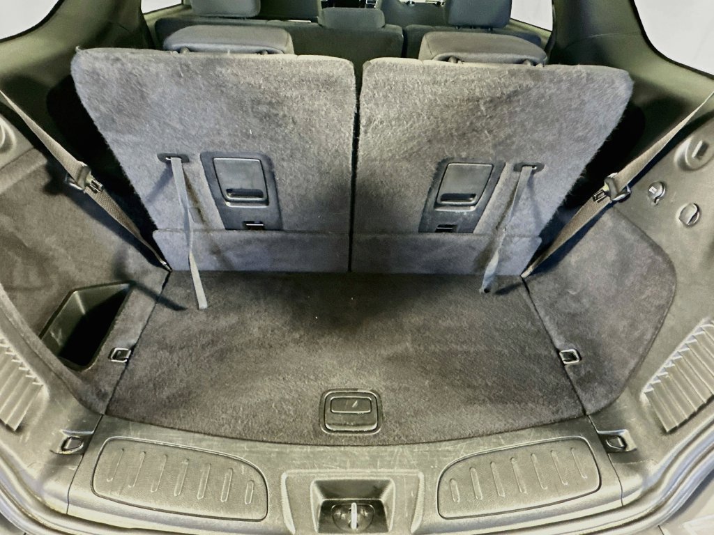 Used 2022 Dodge Durango SXT w/ Blacktop Package AWD/4WD image 32