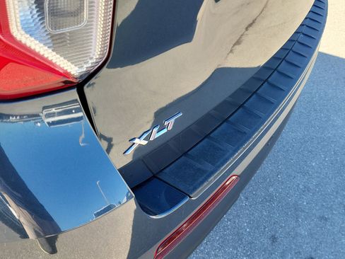 Used 2023 Ford Explorer XLT image 30