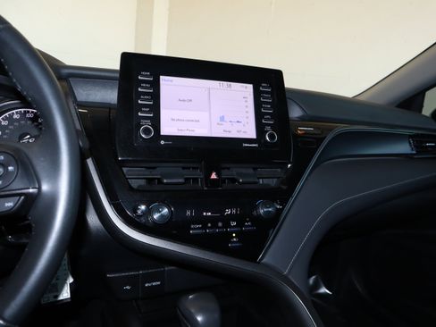 Used 2024 Toyota Camry SE image 26