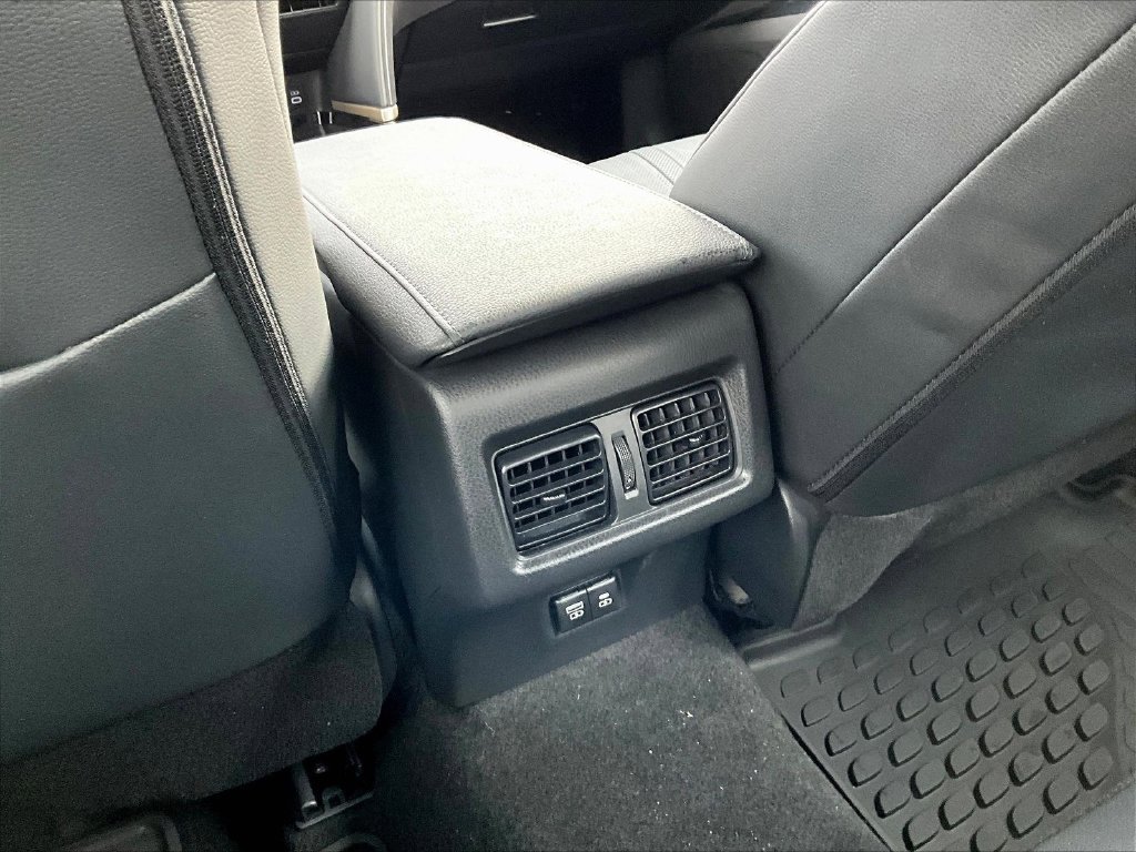 Used 2025 Toyota Camry XSE FWD image 12
