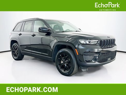 Used 2025 Jeep Grand Cherokee Altitude AWD/4WD image 1