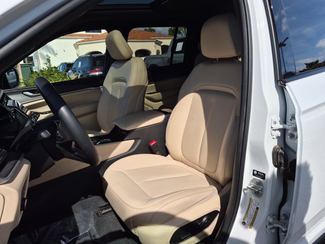 Used 2023 Jeep Grand Cherokee 4WD 4xe image 17