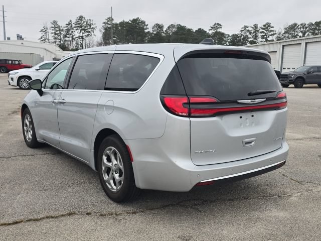 Used 2024 Chrysler Pacifica Limited FWD image 3