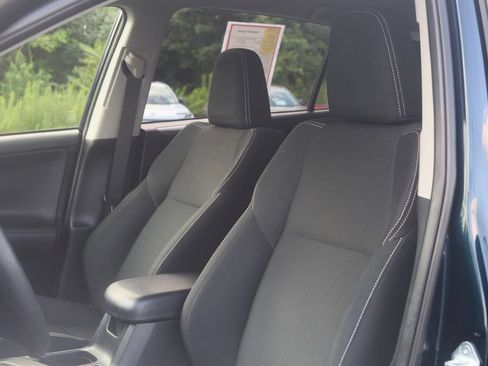 Used 2018 Toyota RAV4 LE AWD/4WD image 29