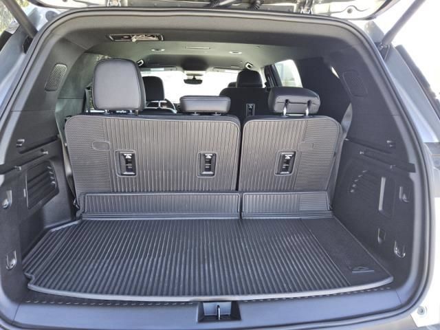 Used 2026 Chevrolet Traverse LT w/ Midnight/Sport Edition FWD image 5