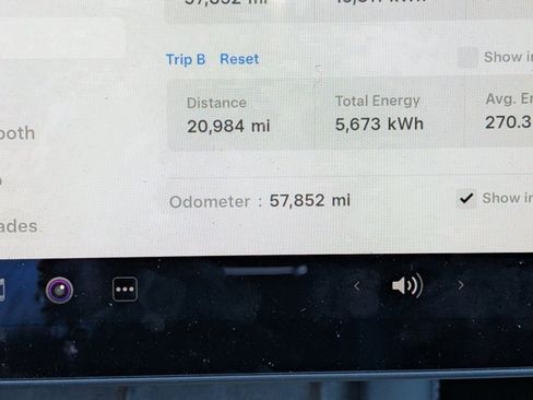 Used 2021 Tesla Model Y Long Range image 11