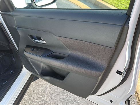 Used 2025 Nissan Kicks SV FWD image 14