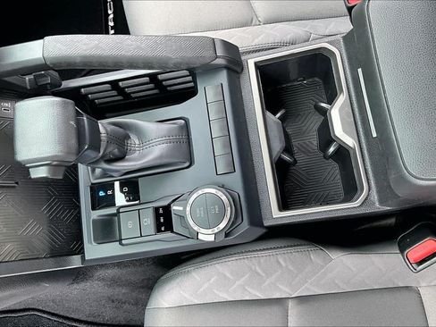 Used 2025 Toyota Tacoma SR5 AWD/4WD image 15