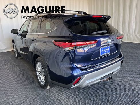 Used 2023 Toyota Highlander Platinum image 30