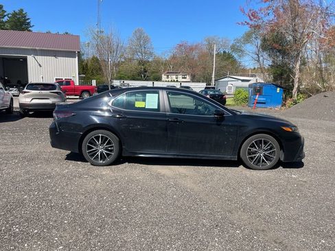 Used 2024 Toyota Camry SE FWD image 4