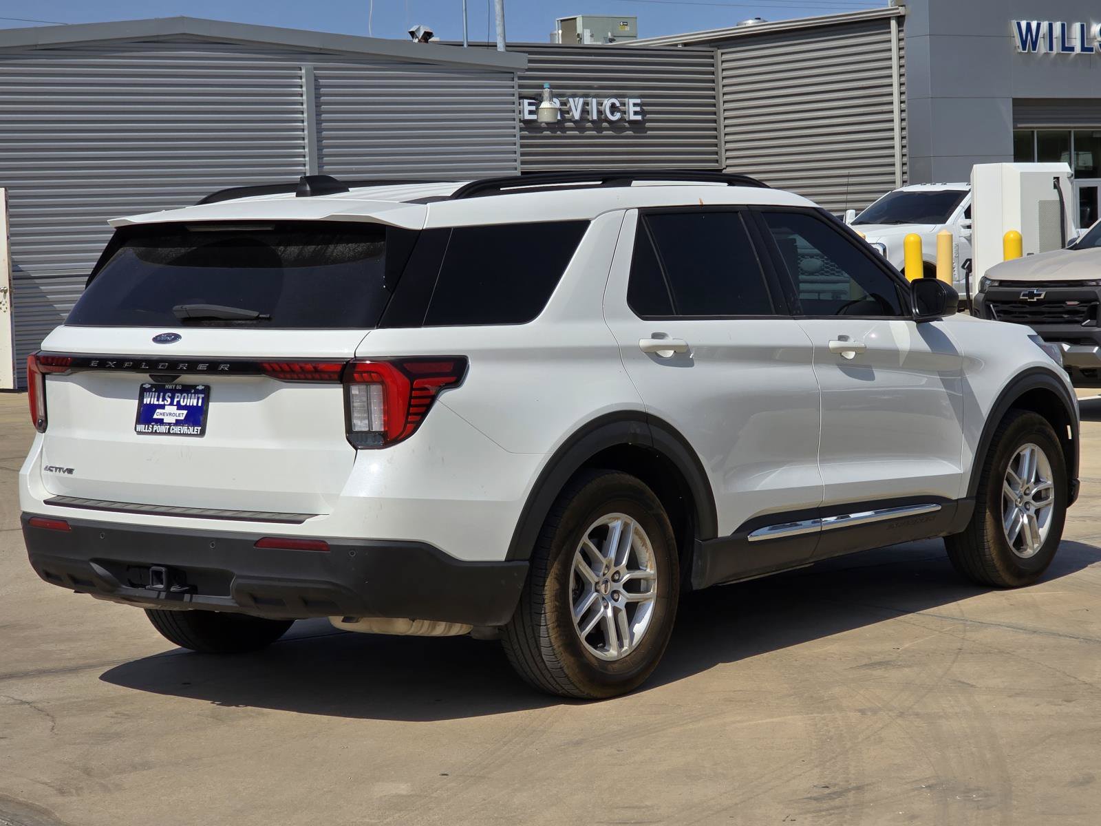 Used 2025 Ford Explorer Active RWD image 4