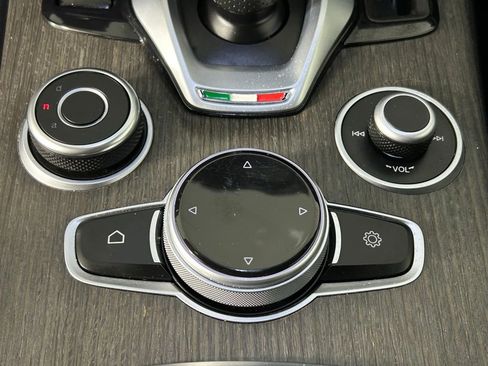 Used 2022 Alfa Romeo Stelvio Ti AWD/4WD image 23