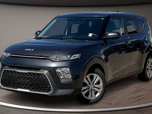 Used 2022 Kia Soul LX FWD image 1