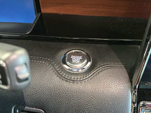 Used 2018 Lincoln Navigator Select AWD/4WD image 21