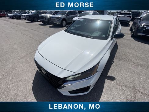 Used 2025 Nissan Altima 2.5 SV FWD image 19
