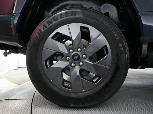 Used 2024 Ford F150 Lightning Lariat image 12