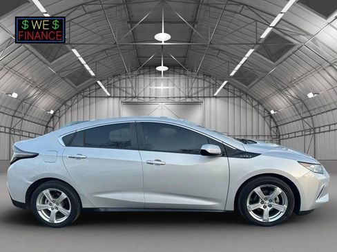 Used 2017 Chevrolet Volt LT image 3