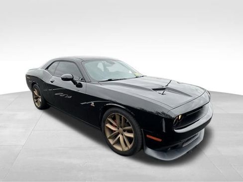 Used 2016 Dodge Challenger R/T Scat Pack w/ Leather Interior Group RWD image 11