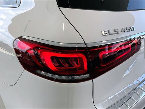 Used 2022 Mercedes-Benz GLS 450 4MATIC image 27