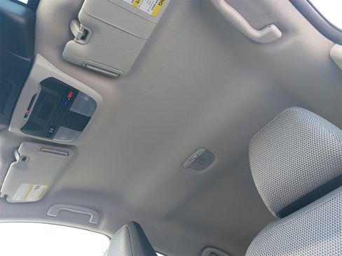 Used 2024 Subaru Crosstrek 2.0i Premium image 28