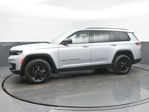 Used 2024 Jeep Grand Cherokee L Laredo AWD/4WD image 2