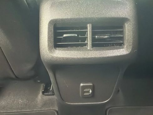 Used 2022 Chevrolet Equinox LT image 29