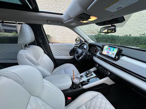 Used 2023 Mitsubishi Outlander SEL image 11