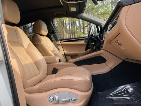 Used 2022 Porsche Macan AWD/4WD image 20