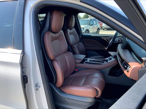 Used 2025 Lincoln Aviator Reserve w/ Equipment Group 201A AWD/4WD image 14