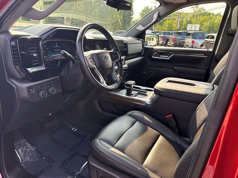 Used 2022 Chevrolet Silverado 1500 LT Trail Boss w/ LT Trail Boss Premium Package AWD/4WD image 13