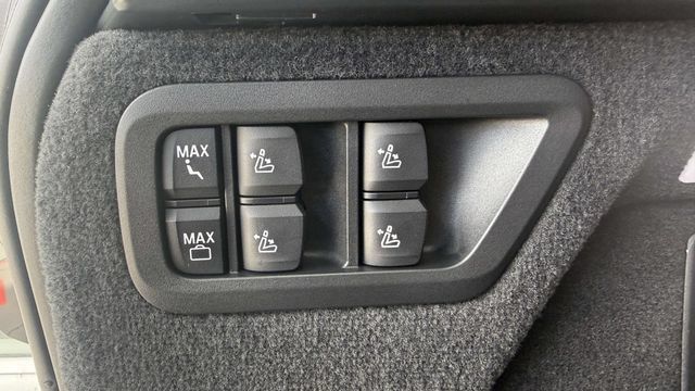 Used 2024 BMW X7 xDrive40i w/ M Sport Package AWD/4WD image 60
