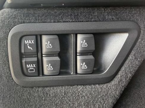 Used 2024 BMW X7 xDrive40i w/ M Sport Package AWD/4WD image 60