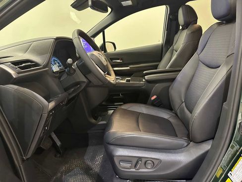 Certified 2026 Toyota Sienna XLE Woodland Edition AWD/4WD image 22