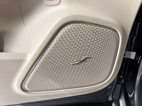 Used 2022 Mercedes-Benz EQB 300 4MATIC image 17
