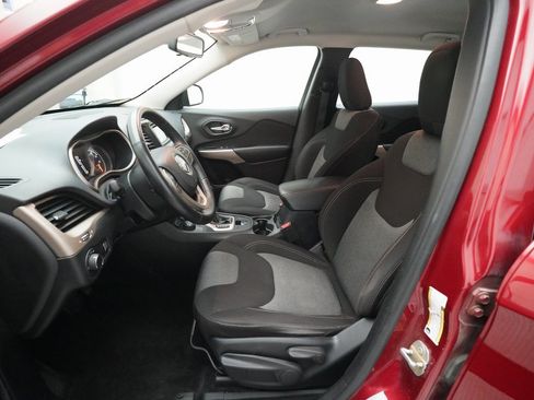 Used 2017 Jeep Cherokee Sport w/ Cold Weather Group image 7