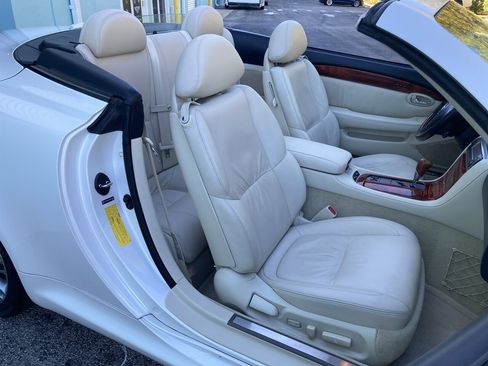 Used 2008 Lexus SC 430 Convertible image 16