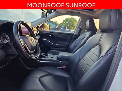 Used 2023 Toyota Highlander XLE FWD image 6