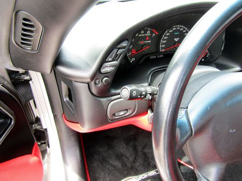 Used 2004 Chevrolet Corvette Z06 RWD image 15
