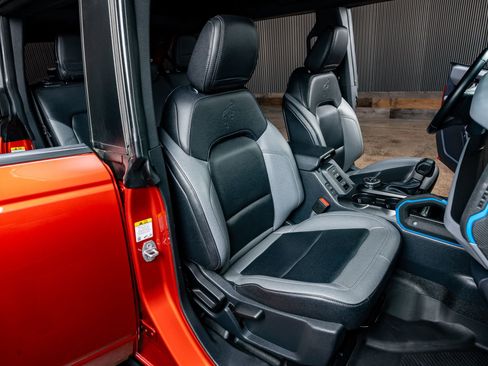 Used 2023 Ford Bronco Black Diamond w/ Sasquatch Package image 37